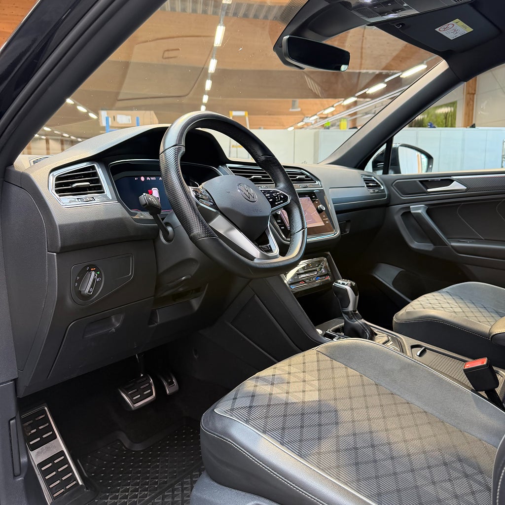 Volkswagen Tiguan Allspace Allspace 2.0 TDI 4M R-Line Cockpit Backkamera Dr