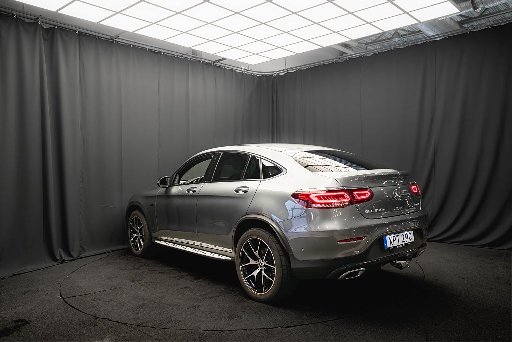 Mercedes-Benz GLC 300 e Coupé 4M AMG PANO DESIGNO BUR DRAG 360° HUD MOMS