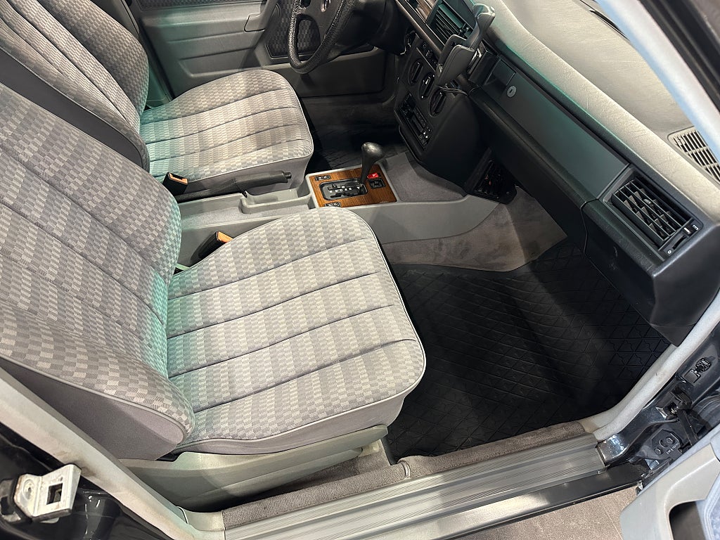 Mercedes-Benz 190 190 E 2.6 Automat Ac 160Hk 6 cylinders Fin bil thumbnail