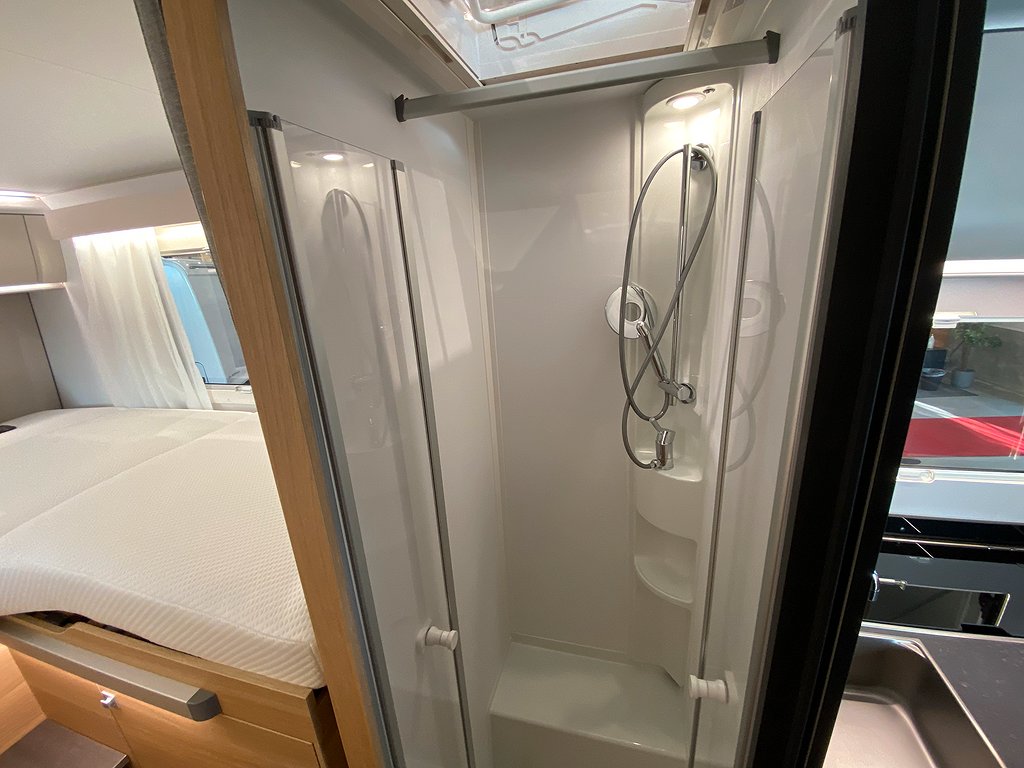 Adria Matrix Axess 670 SL / Taksäng / B-kort / Automat 140hk - Adria