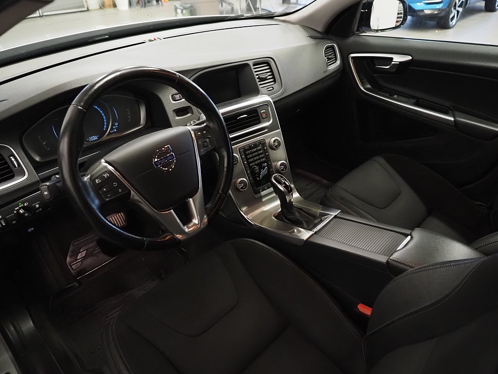 Volvo V60 Cross Country D4 AWD 190hk Momentum | D-värm | Kamrem bytt | 2016