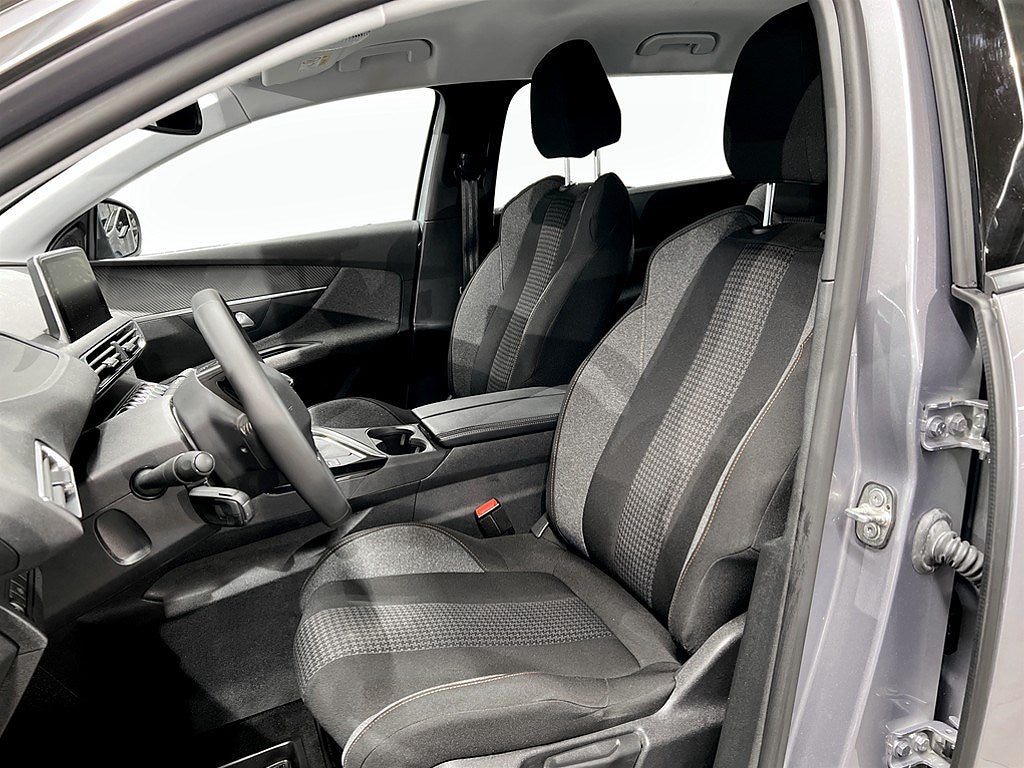 Bild på Peugeot 5008 Active 1.2 PT 130hk - P-SENSORER, CARPLAY