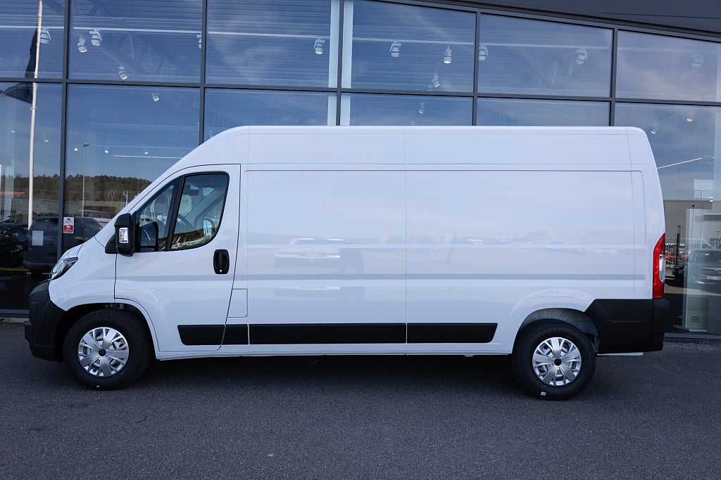 Peugeot Boxer Skåpbil 335 2.2 140 hk BlueHDi  L3H2 *DEMO*
