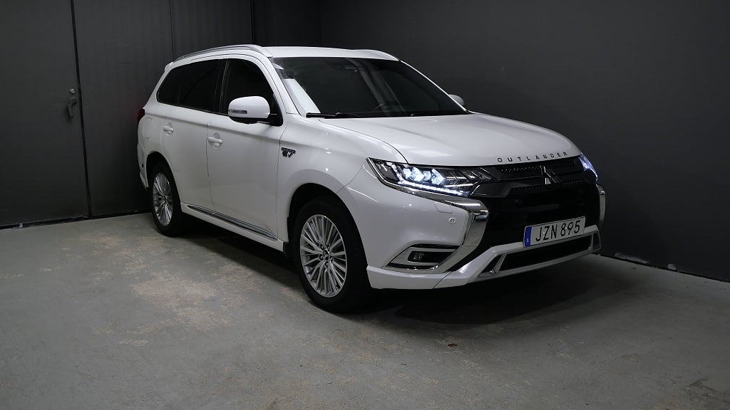 Mitsubishi Outlander 4WD PHEV CVT Business S-edition Dragkrok Värmare 360°