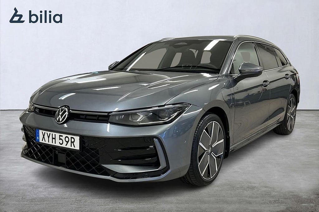 Volkswagen Passat R-Line eHybrid 272hk Pano Drag Värm 36...