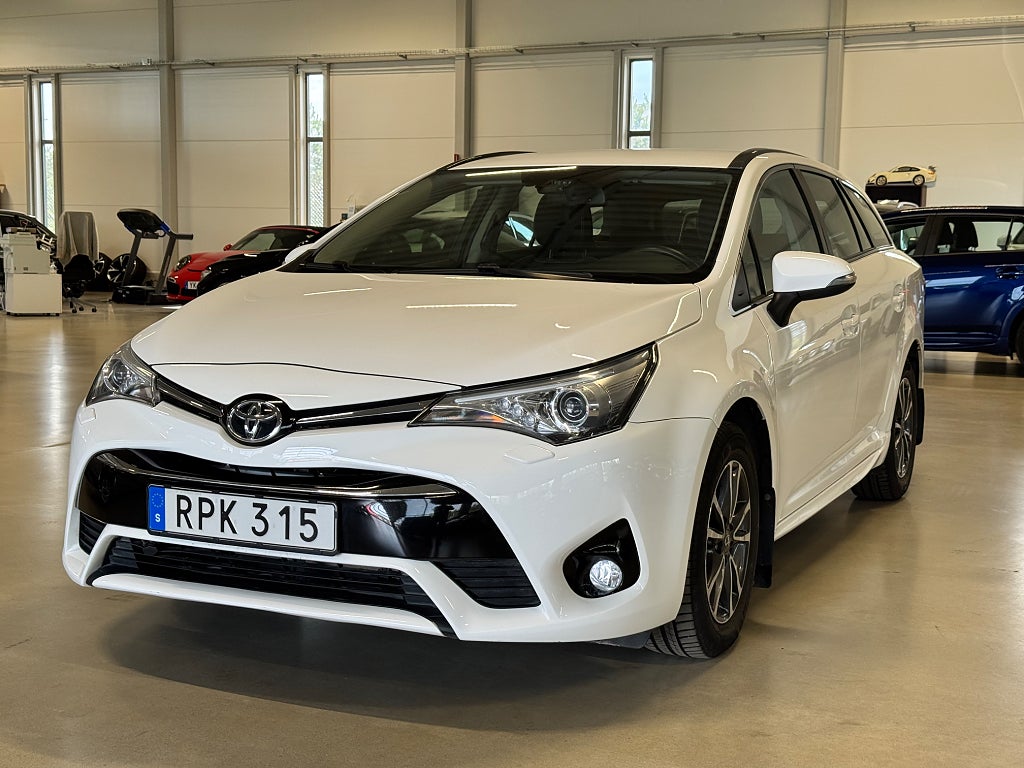 Toyota Avensis Kombi 1.8 EU6 LÅGA MIL S&V-HJUL MOTORVÄRMARE KAMERA