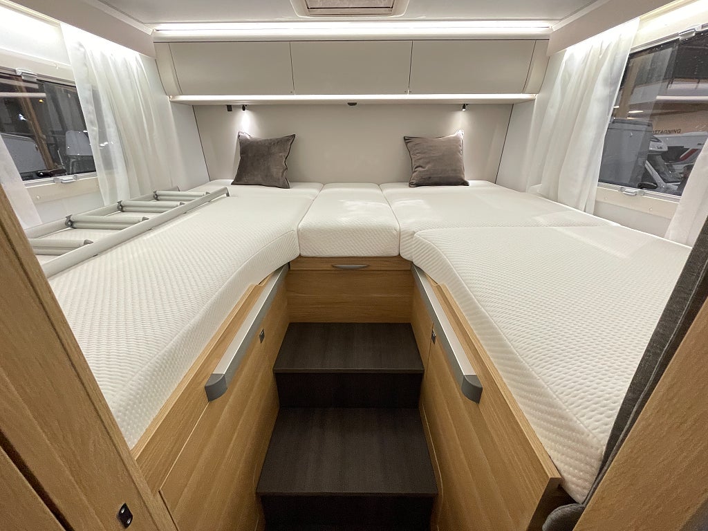 Adria Matrix Axess 670 SL /Taksäng/Automat/5 bältad/B-körkort - Adria