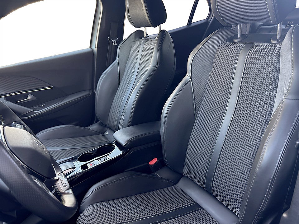 Bild på Peugeot 2008 GT 1.2 PT 130hk Aut B-KAMERA CARPLAY