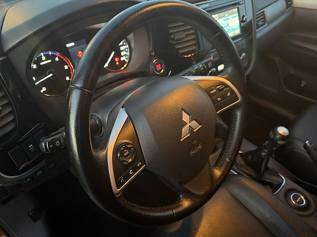 Mitsubishi Outlander  7 sits 2.2 Di-D 4WD Business