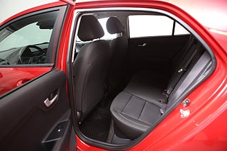 Halvkombi Kia Rio 15 av 15