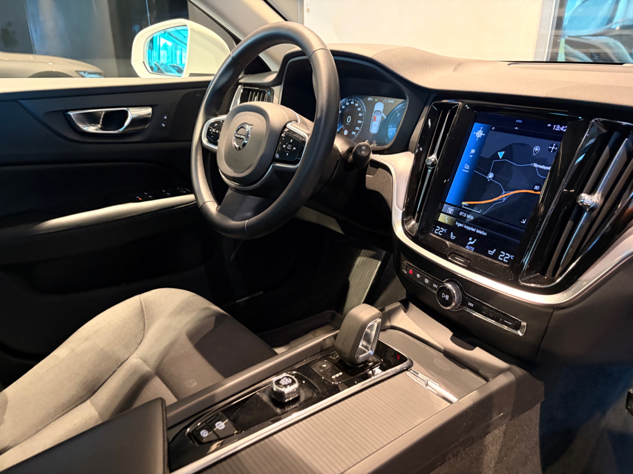 Volvo V60 Cross Country B4 AWD 2022, bild 5/79