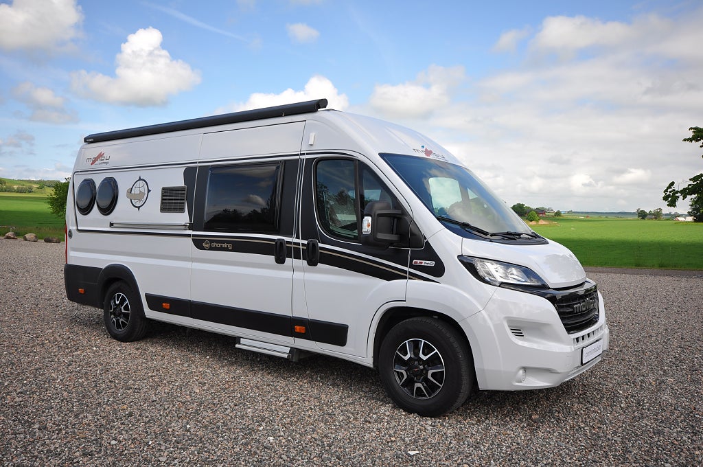 Carthago Malibu Van 640LE Charming L-bädd/140hk/Cykelställ-60kg/Lithium/E
