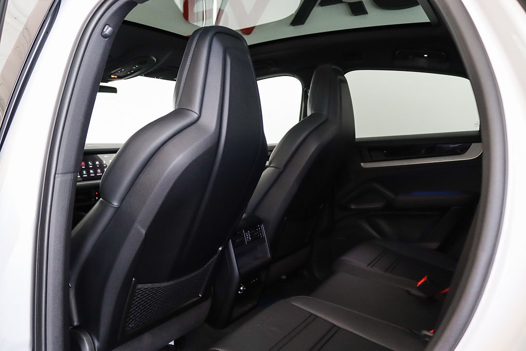Porsche Cayenne Coupé E-Hybrid SportDesign BOSE Passagerardisplay MOMS