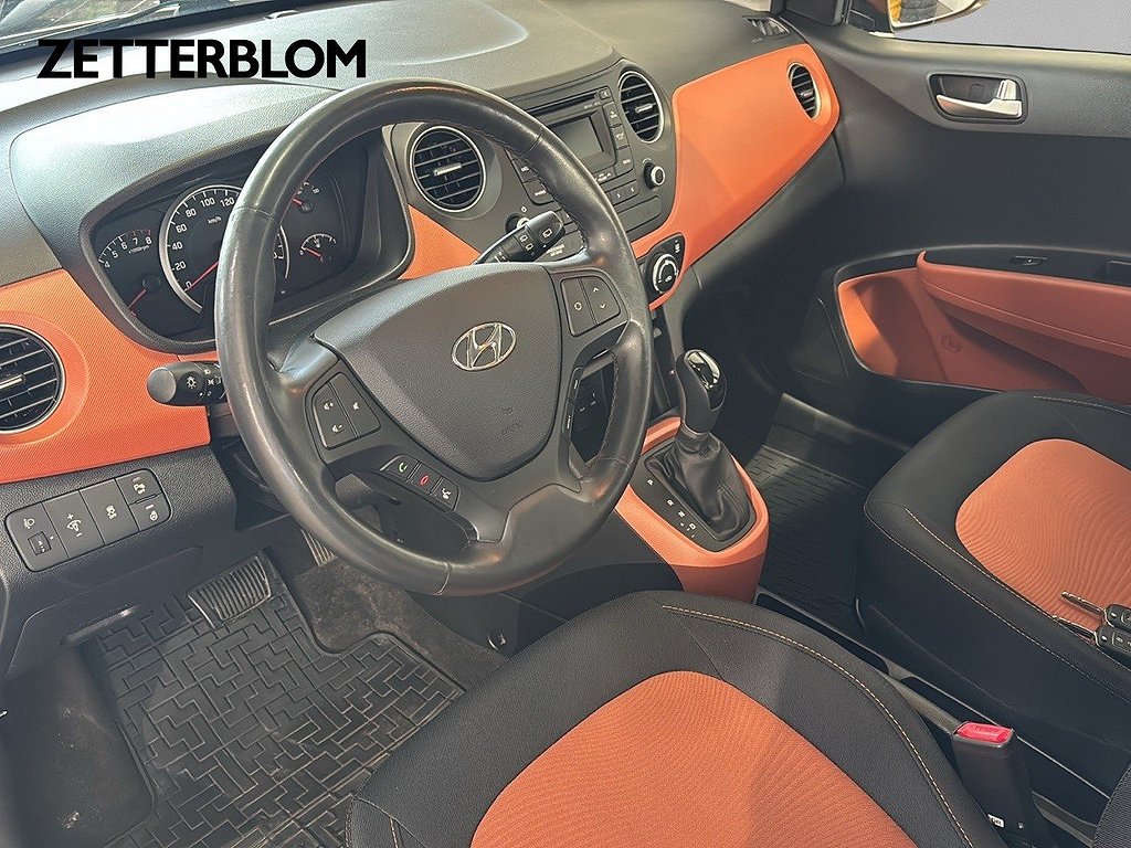 Halvkombi Hyundai i10 8 av 13