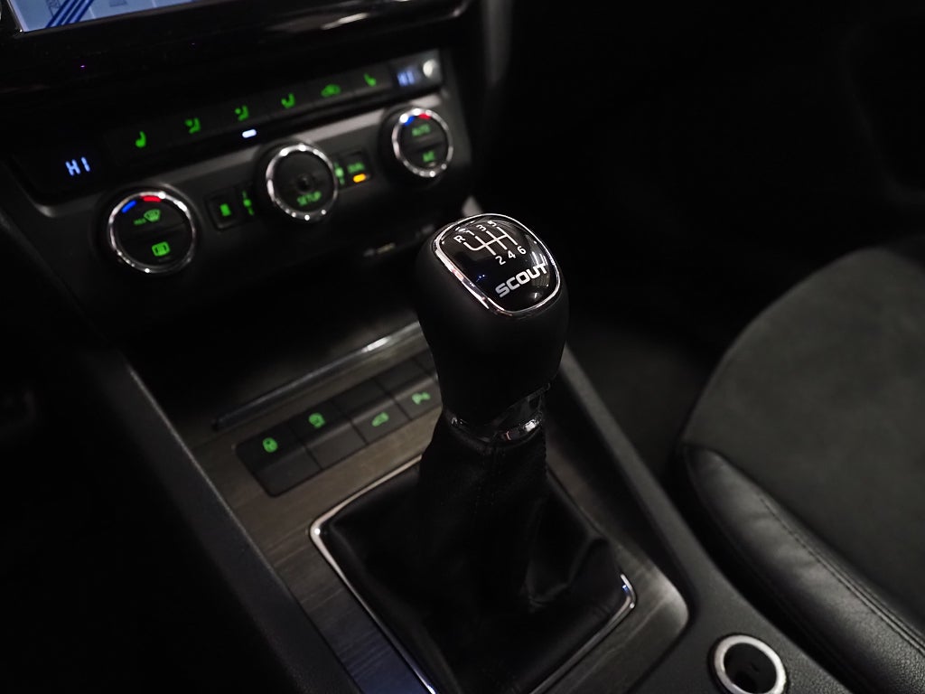 Skoda Octavia Scout 2.0 TDI 150hk 4x4 | Drag | D-värm | Navi |