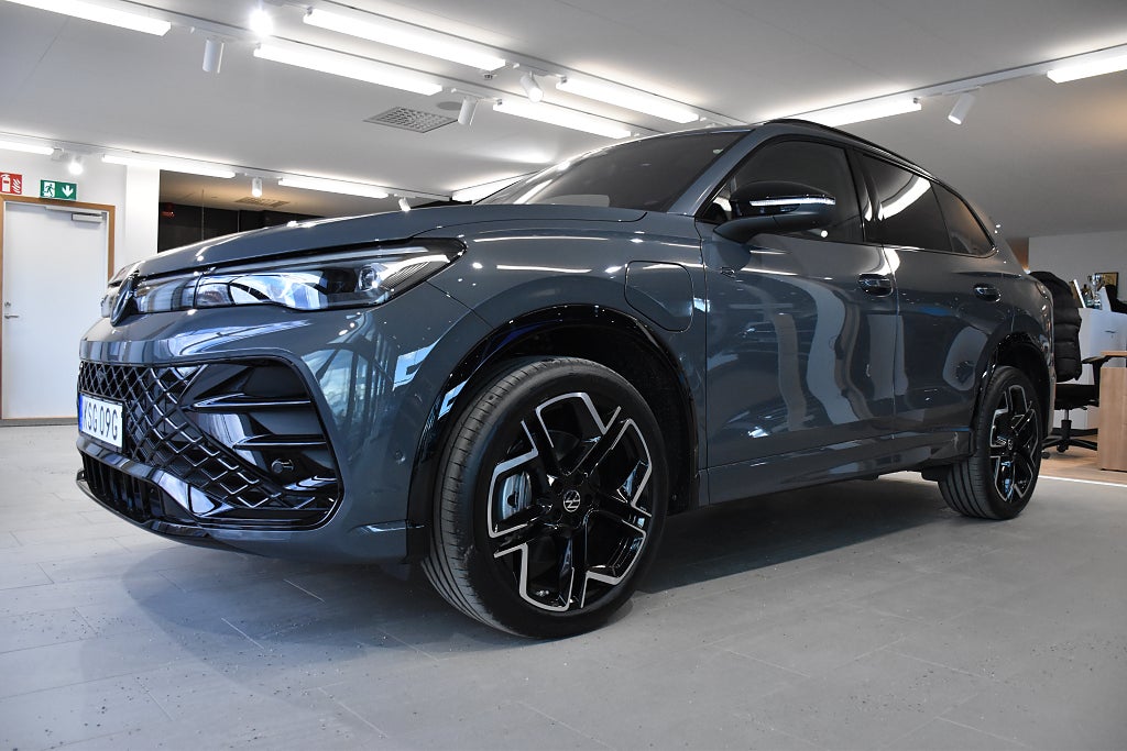 Volkswagen Tiguan eHybrid R-Line SWE-Edition *HÖST-KAMPANJ*