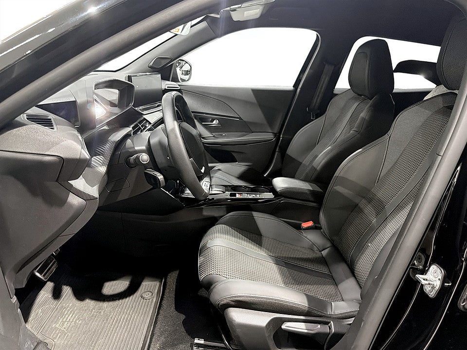 Bild på Peugeot E-2008 GT 50kWh 136hk Aut - B-KAMERA, CARPLAY
