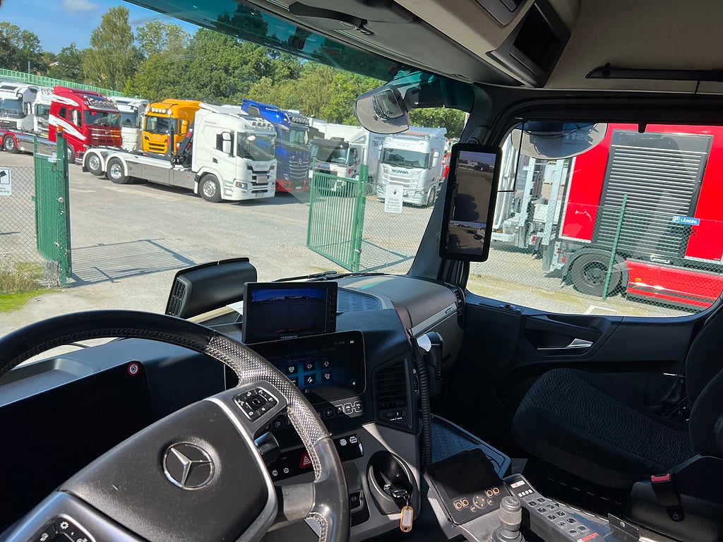Mercedes-Benz Arocs 3251 Tridem Lastväxlare, Fullt Plogutrustad