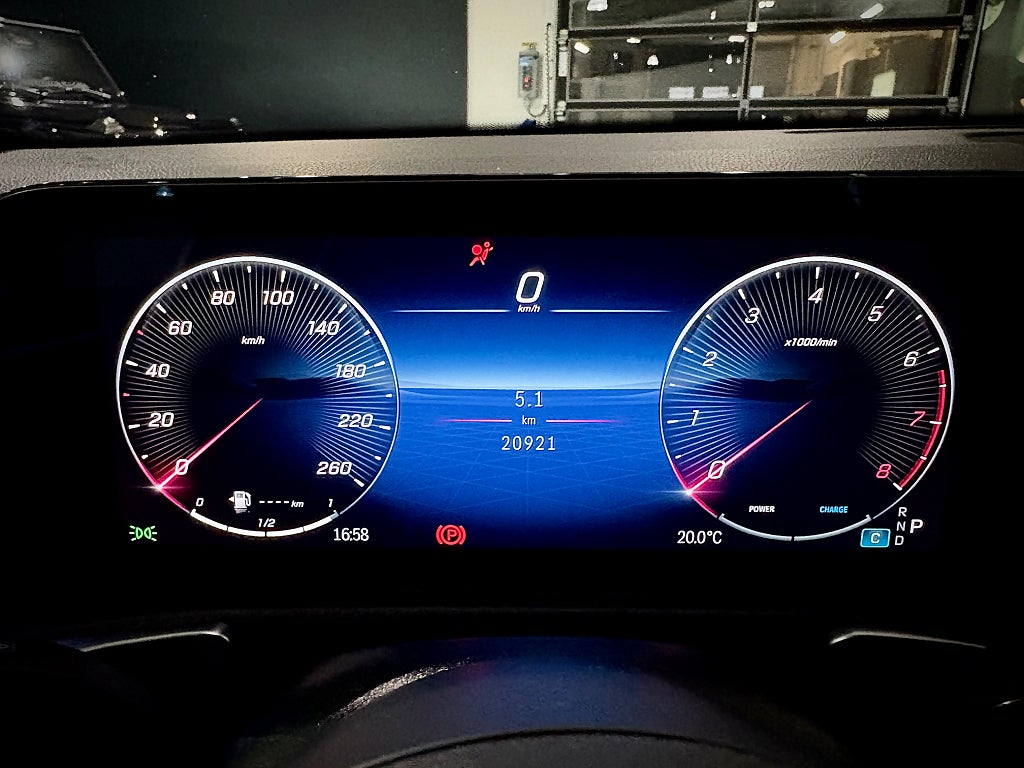 Mercedes-Benz GLB 200 AMG Premium 7sits Värmare Elstolar Drag - bild 16
