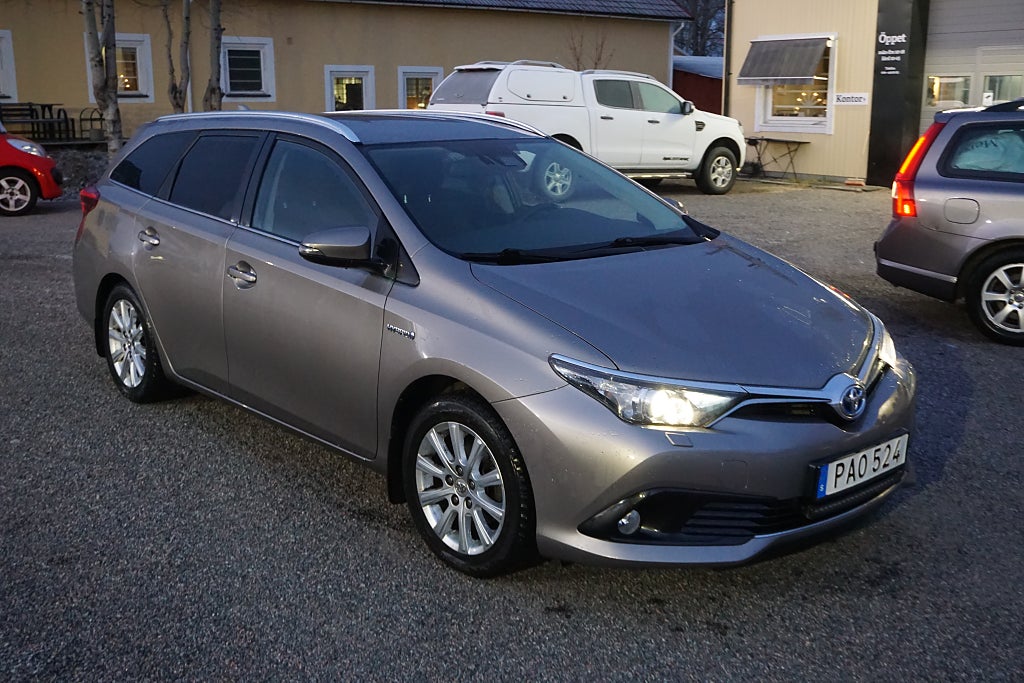 Toyota Auris Touring Sports Hybrid e-CVT Aut Active Plus, Drag M-Värmare