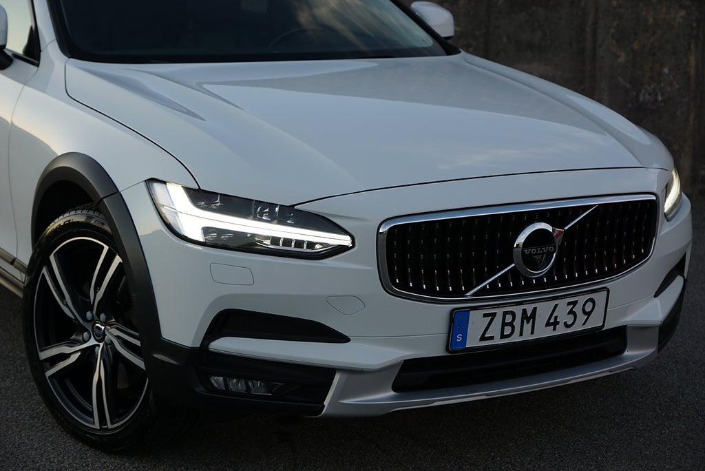 Volvo V90 Cross Country D4 AWD Pro 2-Brukare|Drag|360°|Värmare|BLIS|