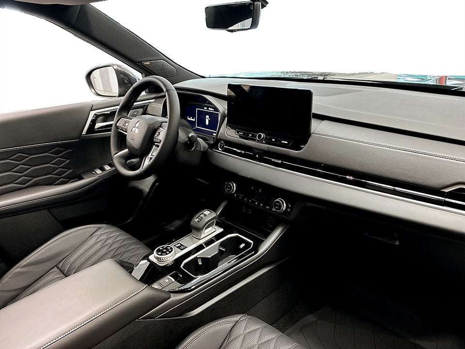 Bild på Mitsubishi Outlander Instyle PHEV 4WD - OMGÅENDE LEVERANS!