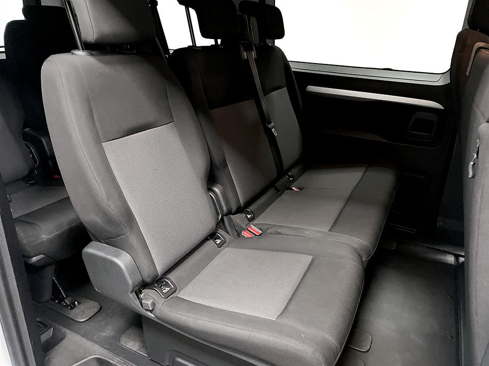 Bild på Peugeot Traveller Business 2.0 BlueHDi 144hk Aut L3 9-SITS BACKSENSORER