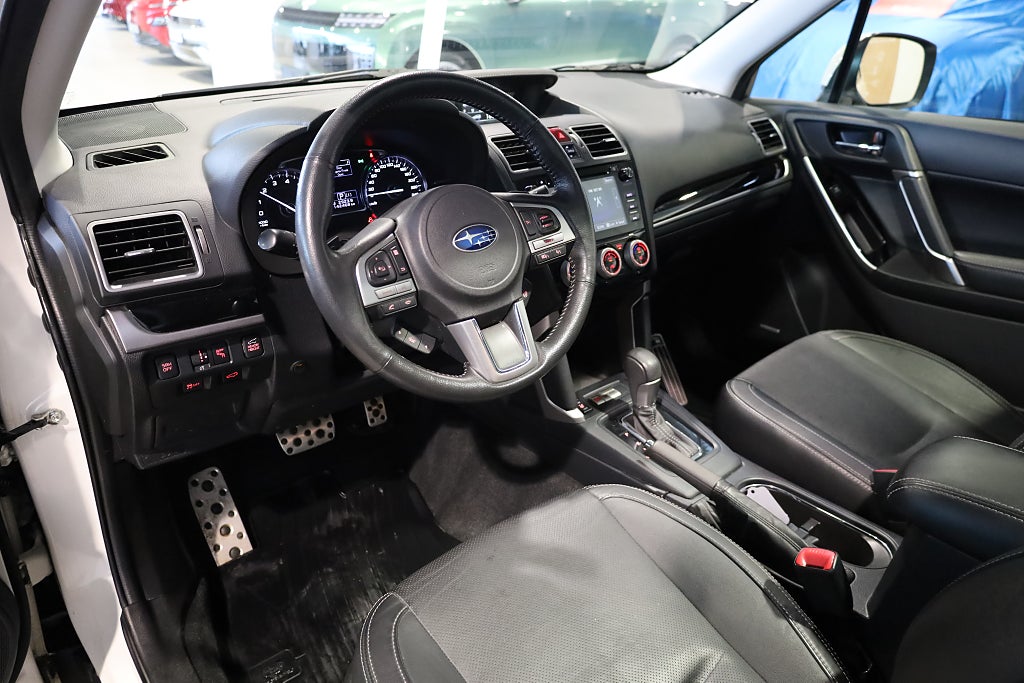 Subaru Forester 2.0 4WD XT 240 HK Drag M-Värme Pano Navi H&K Kamera 2018