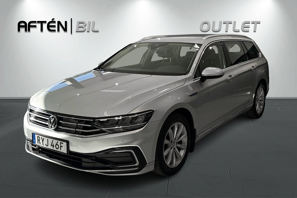 Volkswagen Passat Sportscombi GTE 1.4 TSI Moms Kamera Drag Värmare ACC