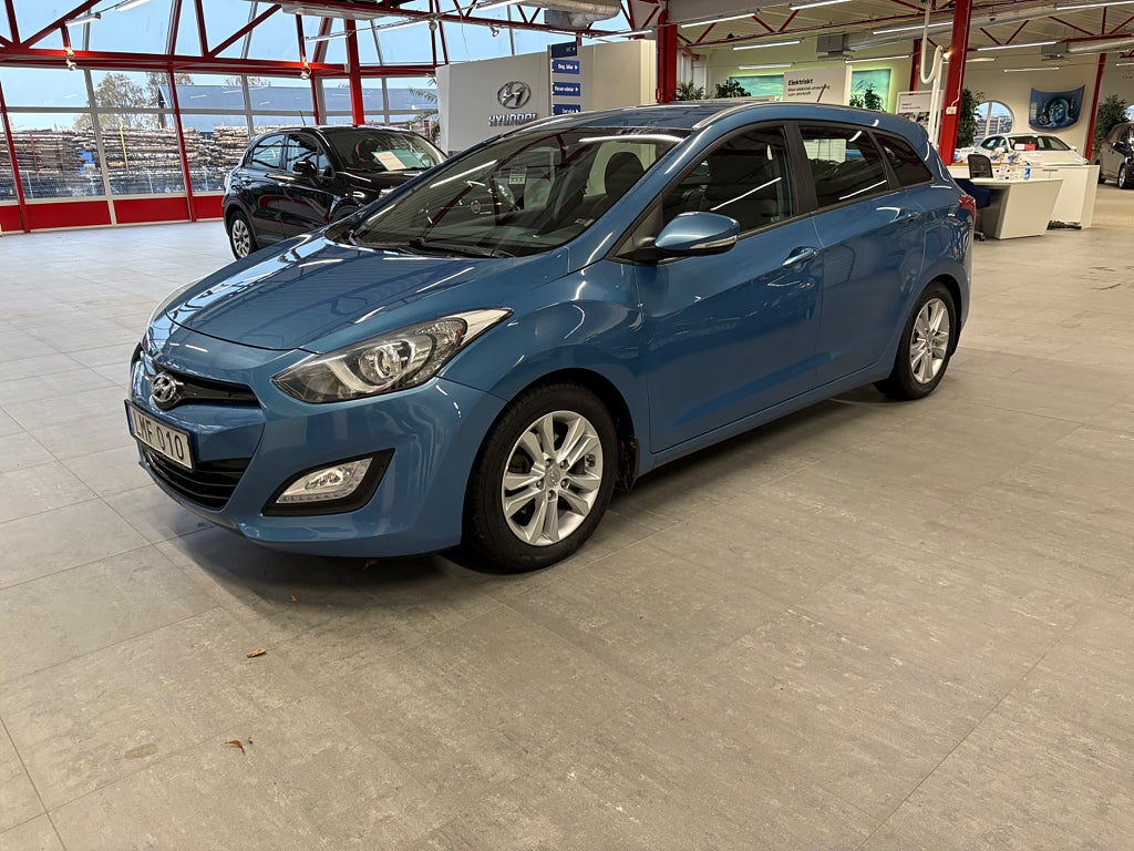 Hyundai i30 Kombi 1.6 CRDi Business v-hjul nyservad 