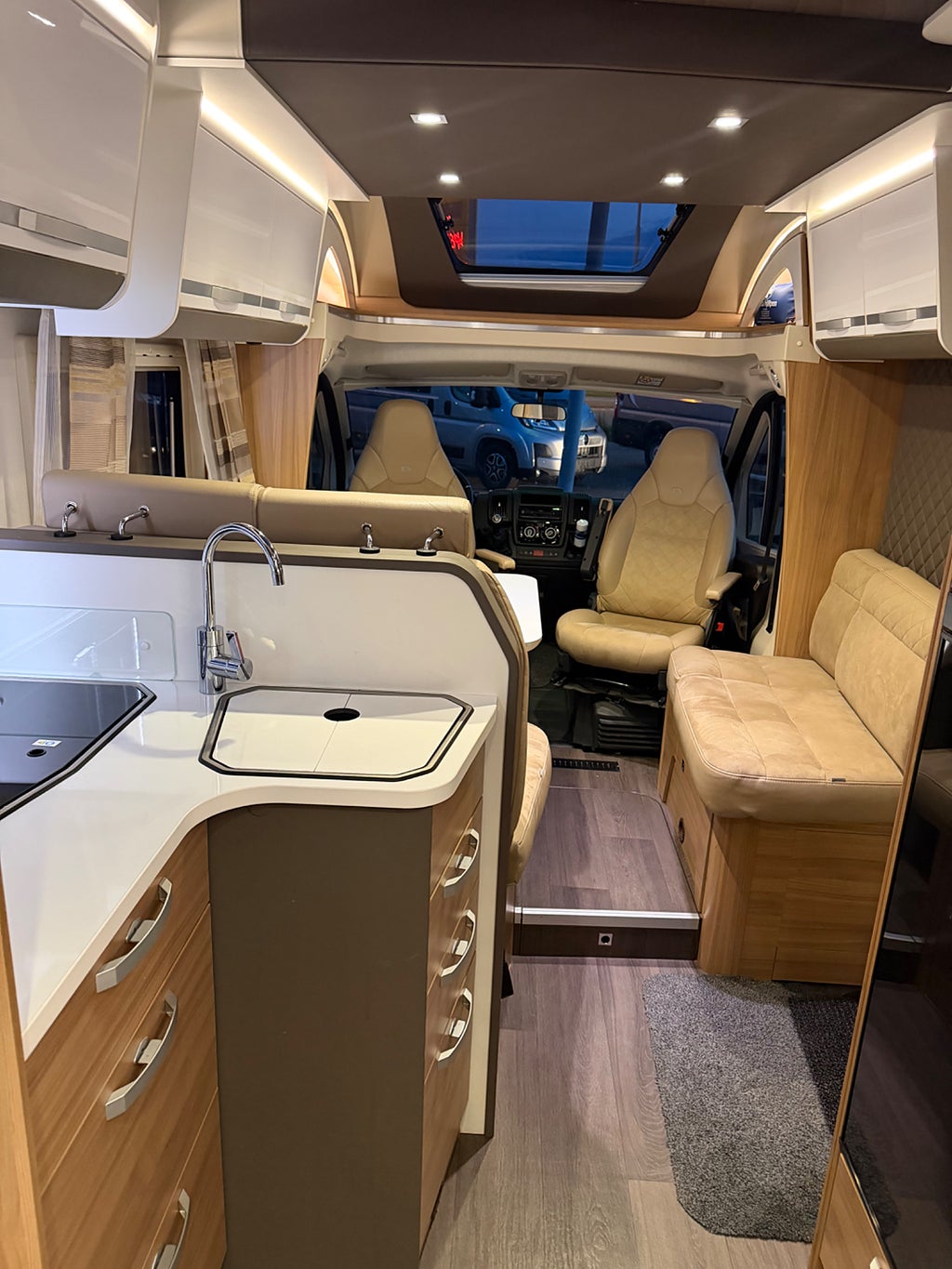 Adria Matrix Plus SLT 4 sovplatser Bodels AC Solcell 2018 - miniatyr 2
