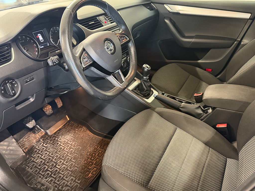 Skoda Octavia Kombi 1.6 TDI Ambition Euro 6 SÅLD thumbnail