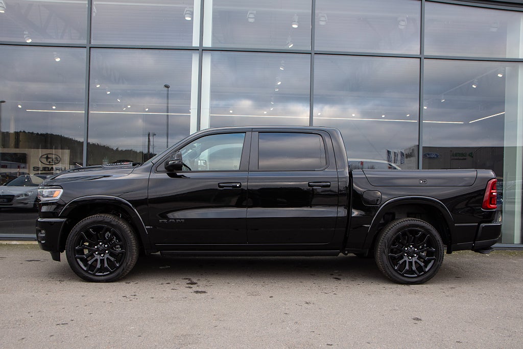 Dodge RAM 1500 Limited Night Edition 548 hk - LÅG SKATT E85