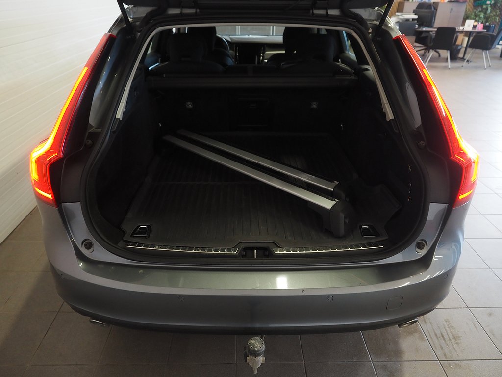 Volvo V90 T4 Geartronic Momentum Drag Kamera Navi Värmare 2019