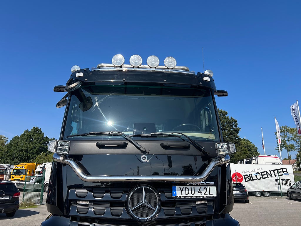 Mercedes-Benz Arocs 3251 Tridem Lastväxlare, Fullt Plogutrustad