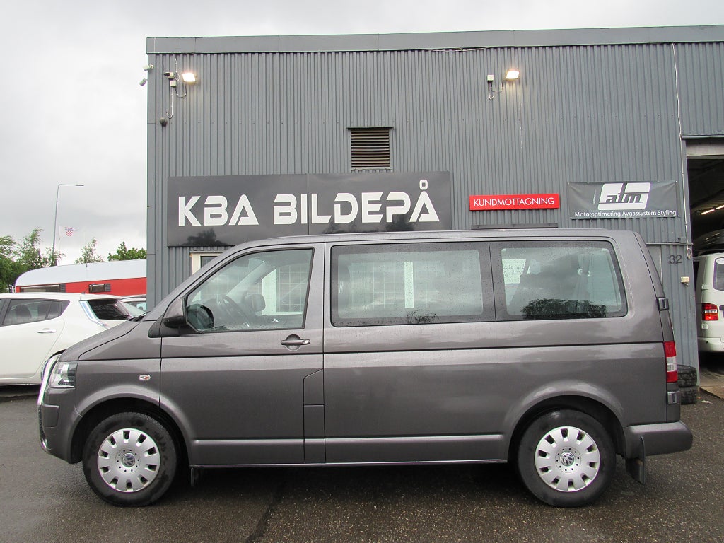 Volkswagen Caravelle 2.0 TDI BMT 4Motion 140hk RESERVERAD Euro5 Drag 9-sits 