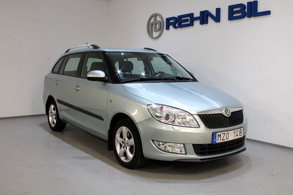 Skoda Fabia Kombi 1.2 TSI Värmare Lågmil 1 Ägare 105hk