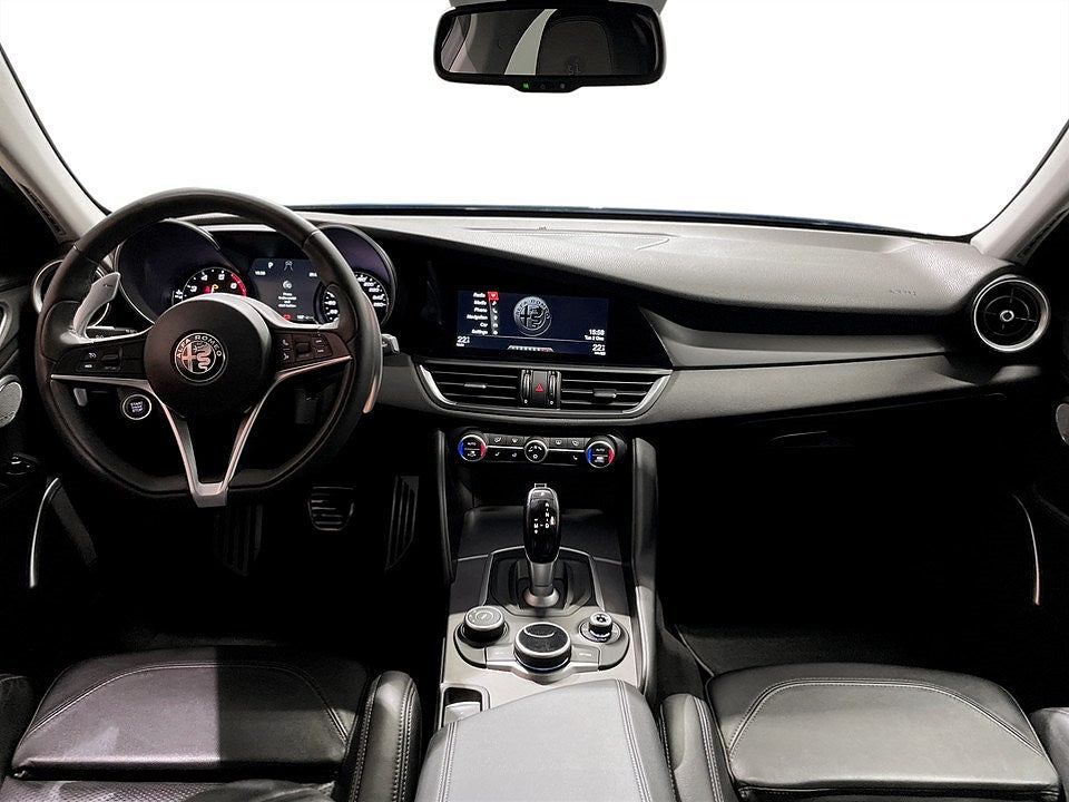 Bild på Alfa Romeo Giulia Veloce 2.0 Turbo 16V Q4 280hk Aut 4WD - ELSTOL,H/K,B-KAMERA