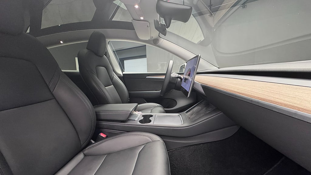 Tesla Model Y 2024 - miniatyr 9