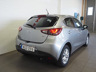 Halvkombi Mazda 2 6 av 21
