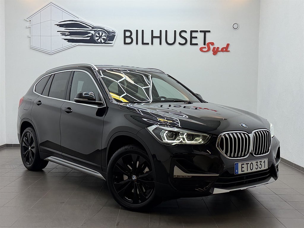 BMW X1 20i 192hk X-Line Läder/HUD/Navi/Bkamera/Krok/Rattvärme