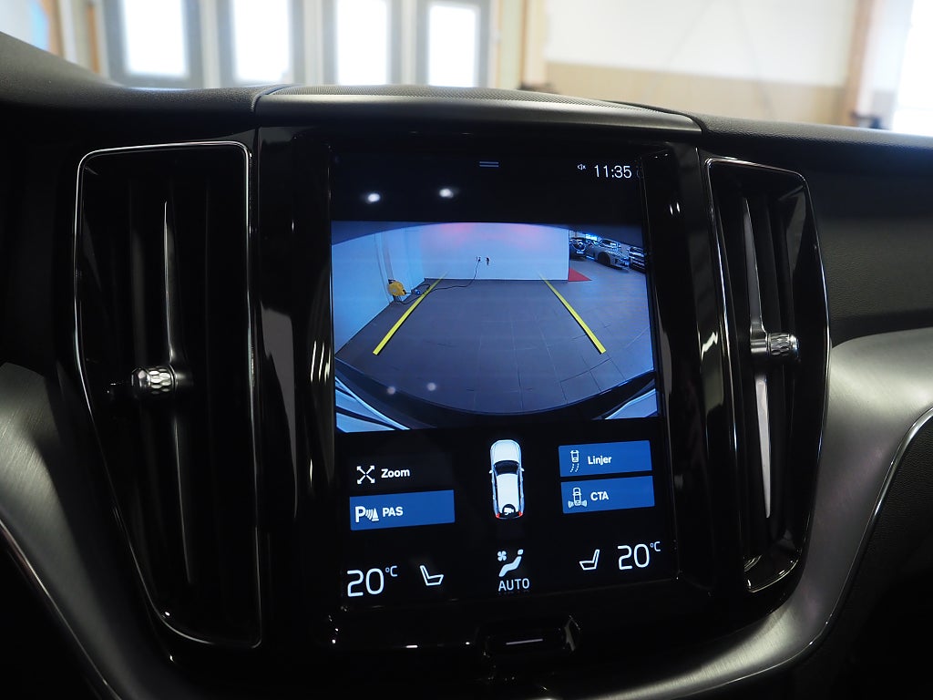 Volvo XC60 D4 Aut 190hk Momentum Teknikpkt B-Kamera D-Värm Navi