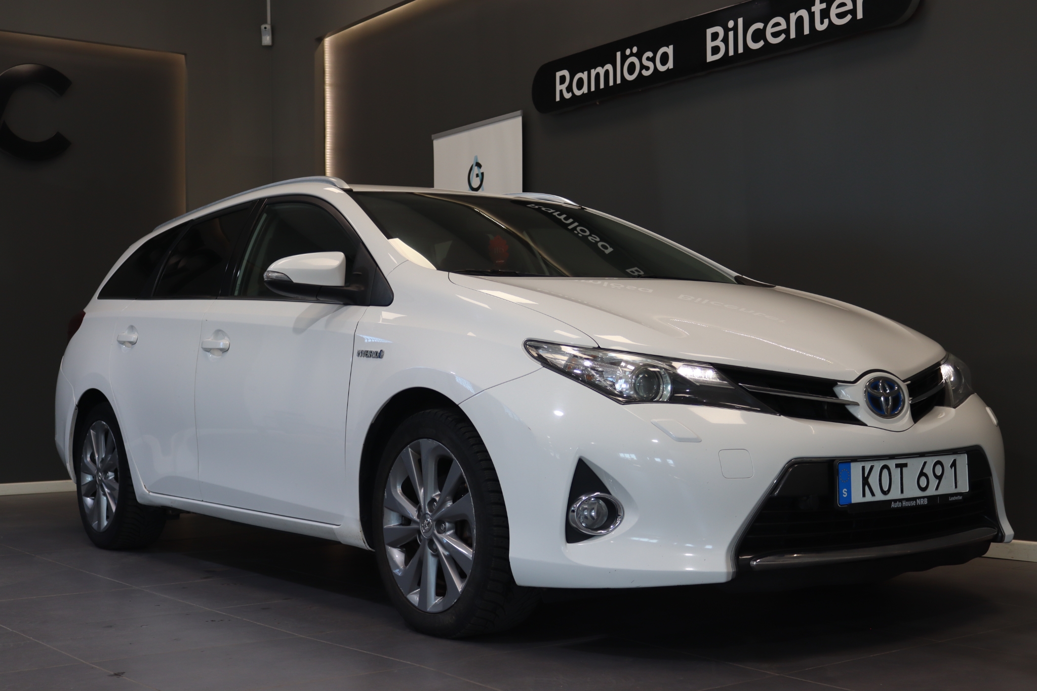 Toyota Auris 2014, photo 6/55