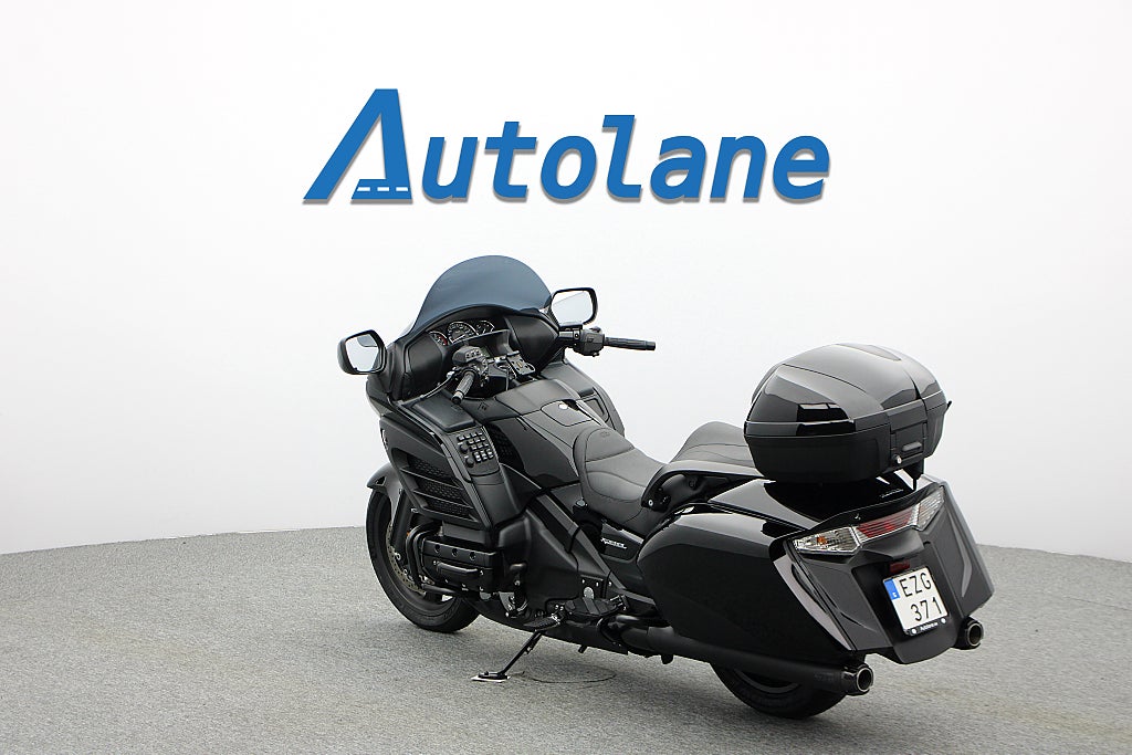 Honda GL1800B Gold Wing *ABS Endast 647 mil! Nya Däck Nyservad