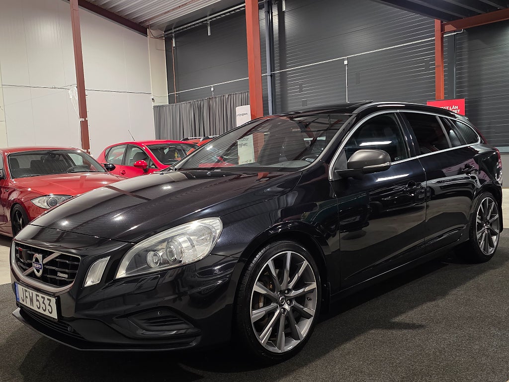 Volvo V60 T6 AWD R-Design Taklucka Polestar Navi Toppskick 304hk 