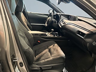 Lexus UX 250h E-Four CVT Rattvärme Kamera Psens CarPlay SoV