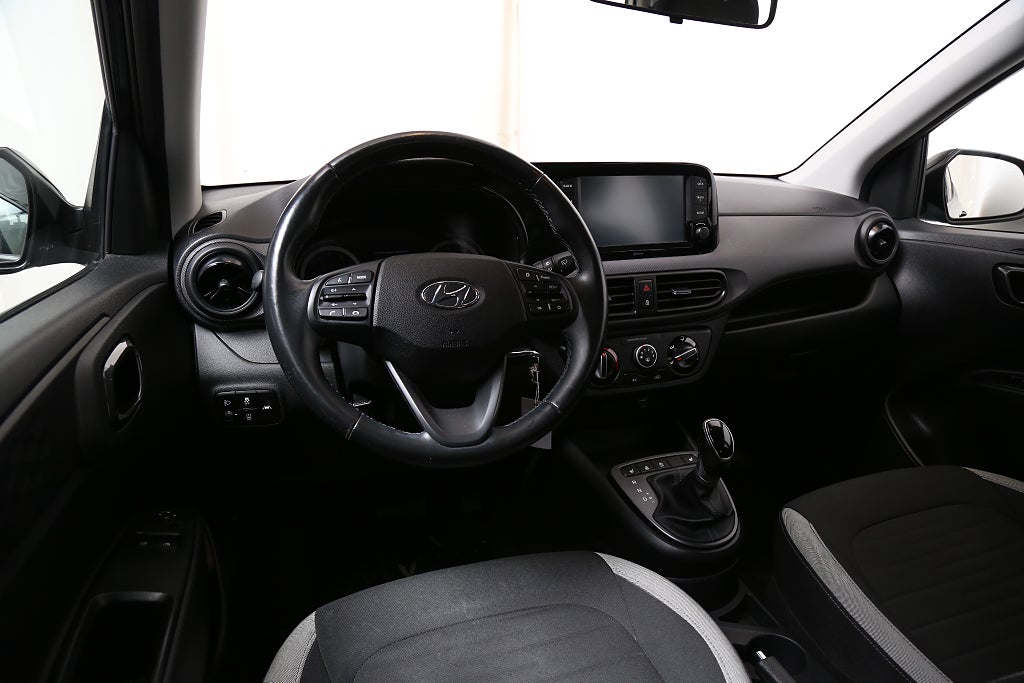 Hyundai i10 1,0 blue 67hk Essential Automat CarPlay Motorvärmare
