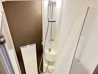 Husbil-integrerad Adria Sonic Supreme 710 SL 21 av 37