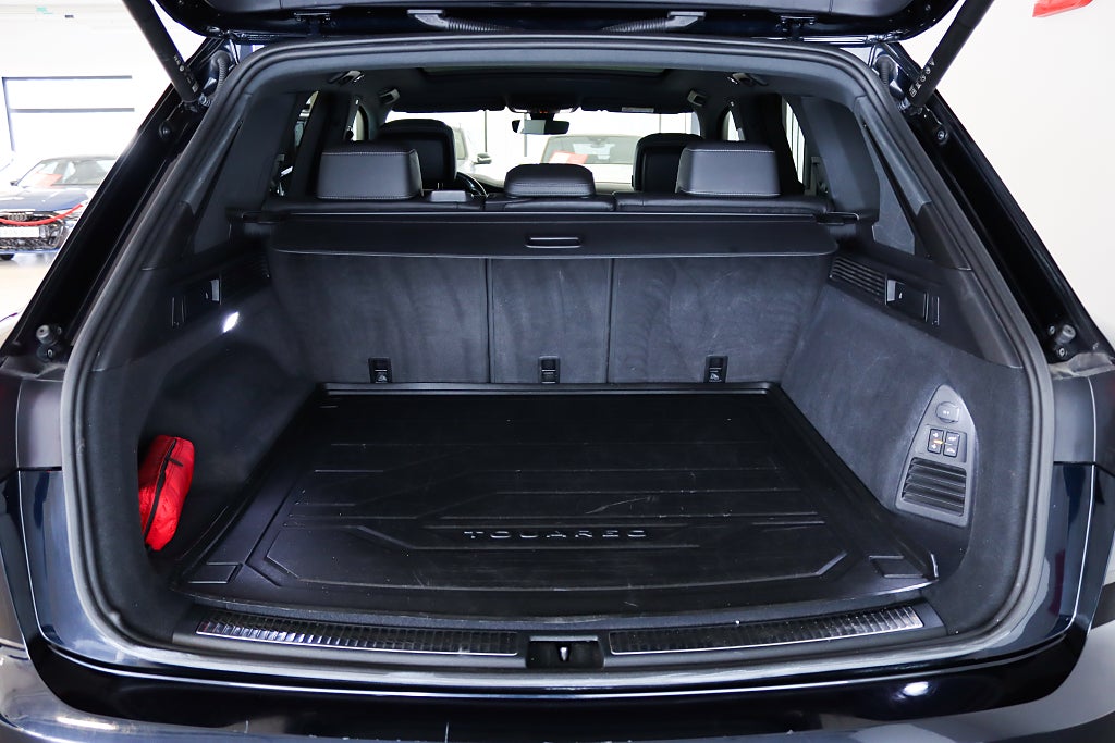 Volkswagen Touareg R eHybrid MOMS Innovation Luftfjädring Dynaudio HuD