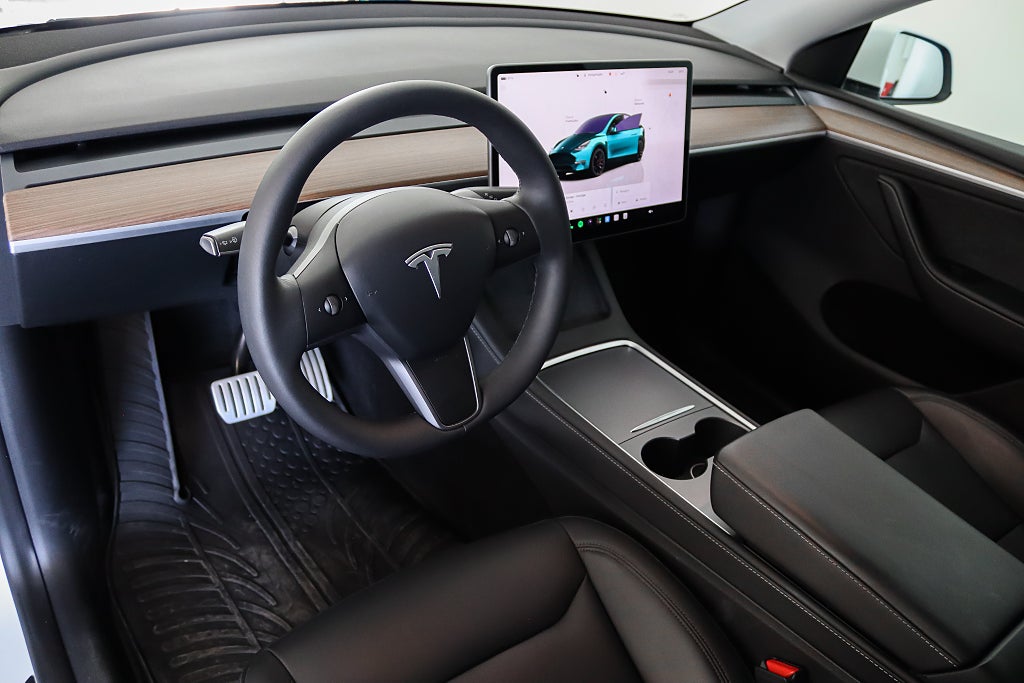 Tesla Model Y Performance 534hk Pano 1 Brukare Moms